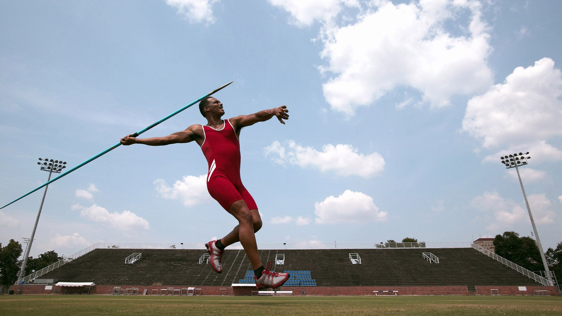 “足球+科技”新模式推动比赛更智能、更精彩，足球高科技